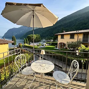 alexs-lake-house.it-lombardy.com/